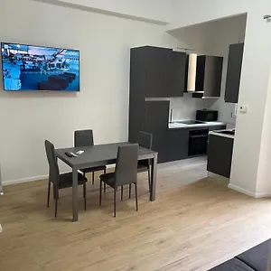 Apartamento Ampio Bilocale Zona Navigli, Milán