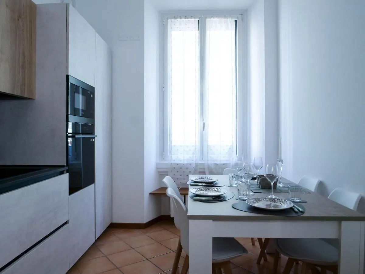 شقة Wonderful Downtown Apartment-Hd Netflix, King-Size Bed, Two Minutes' Walk From Metro ميلان