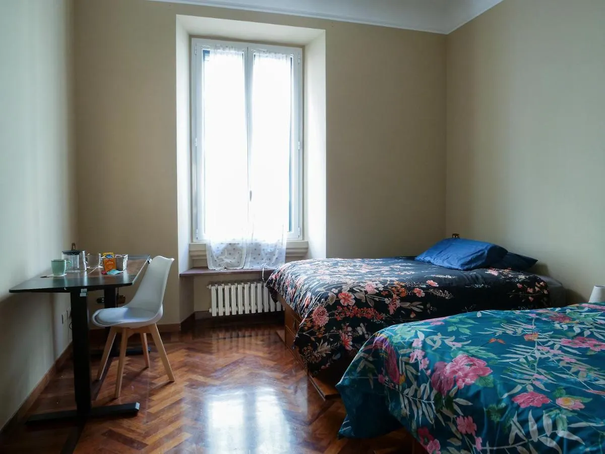 Wonderful Downtown Apartment-Hd Netflix, King-Size Bed, Two Minutes' Walk From Metro ميلان 0*,  إيطاليا